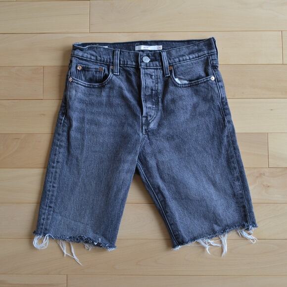 Levis Premeium Wedgie Jean Shorts Stone Black Size 26 Cut Off Straight Leg - Picture 1 of 5